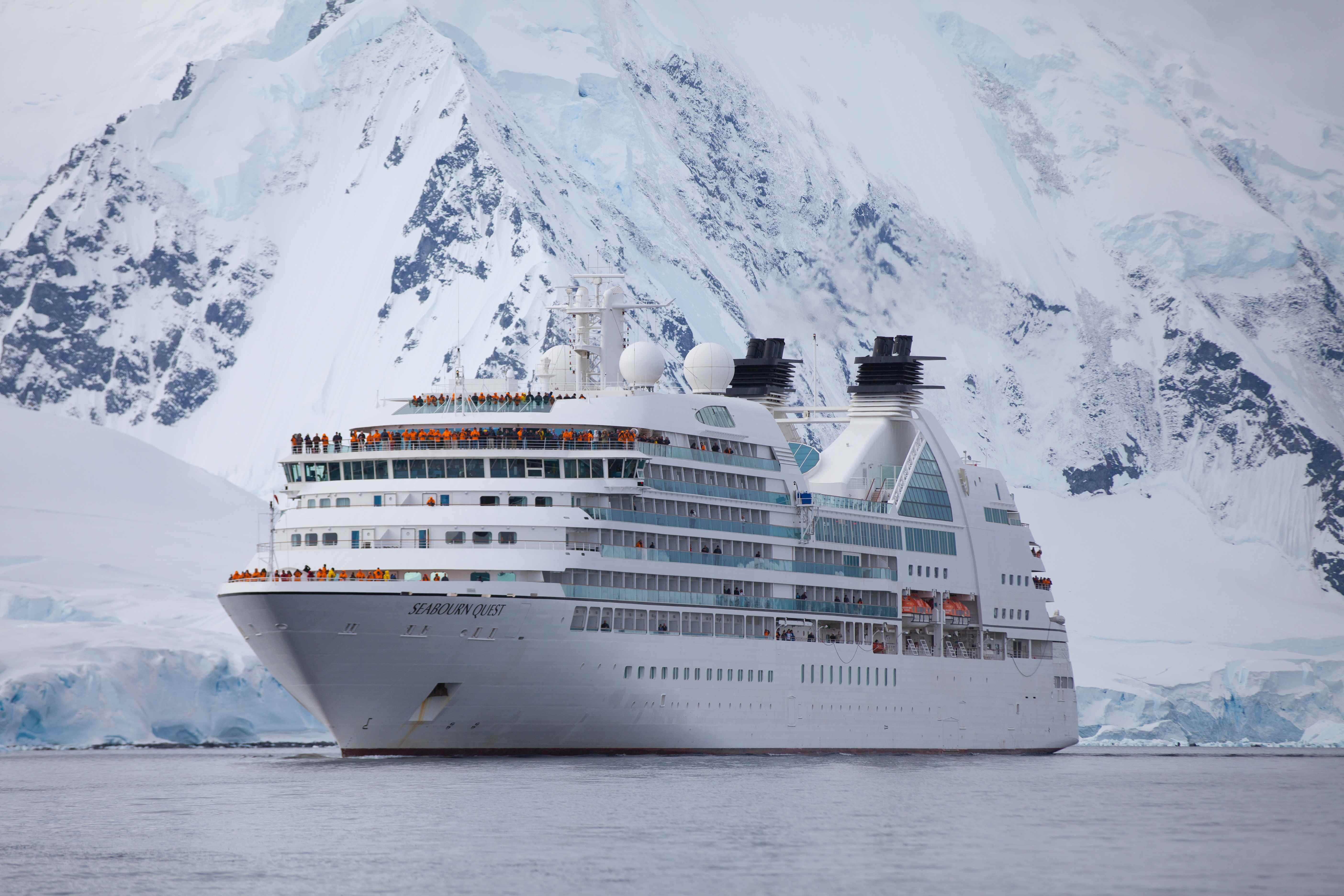 arctic circle cruise ship