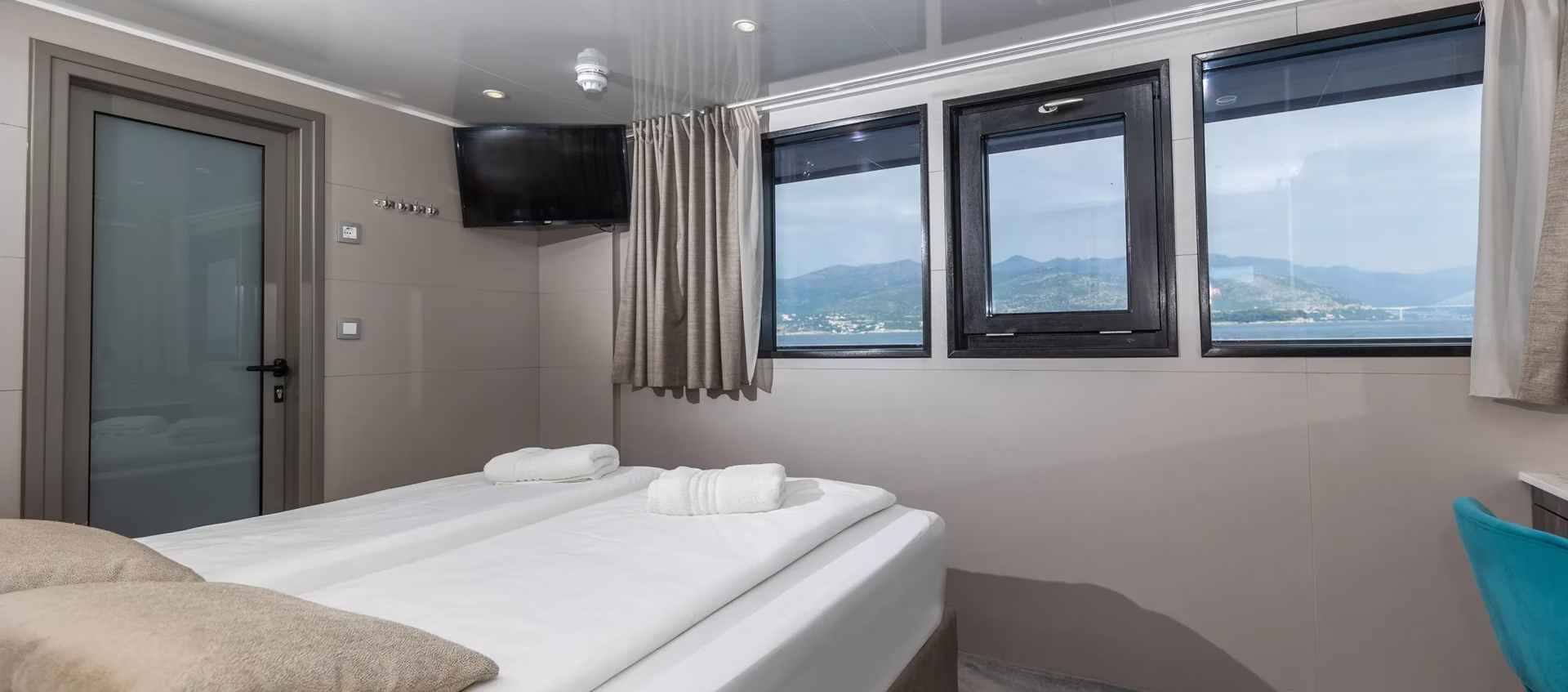 Picture Window Cabin - Double only